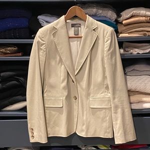 Banana Republic NWOT 2 button blazer size 6 in light tan/khaki size 6